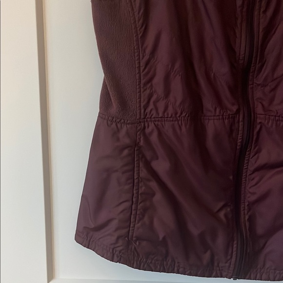 Columbia Burgundy Vest - Picture 4 of 5